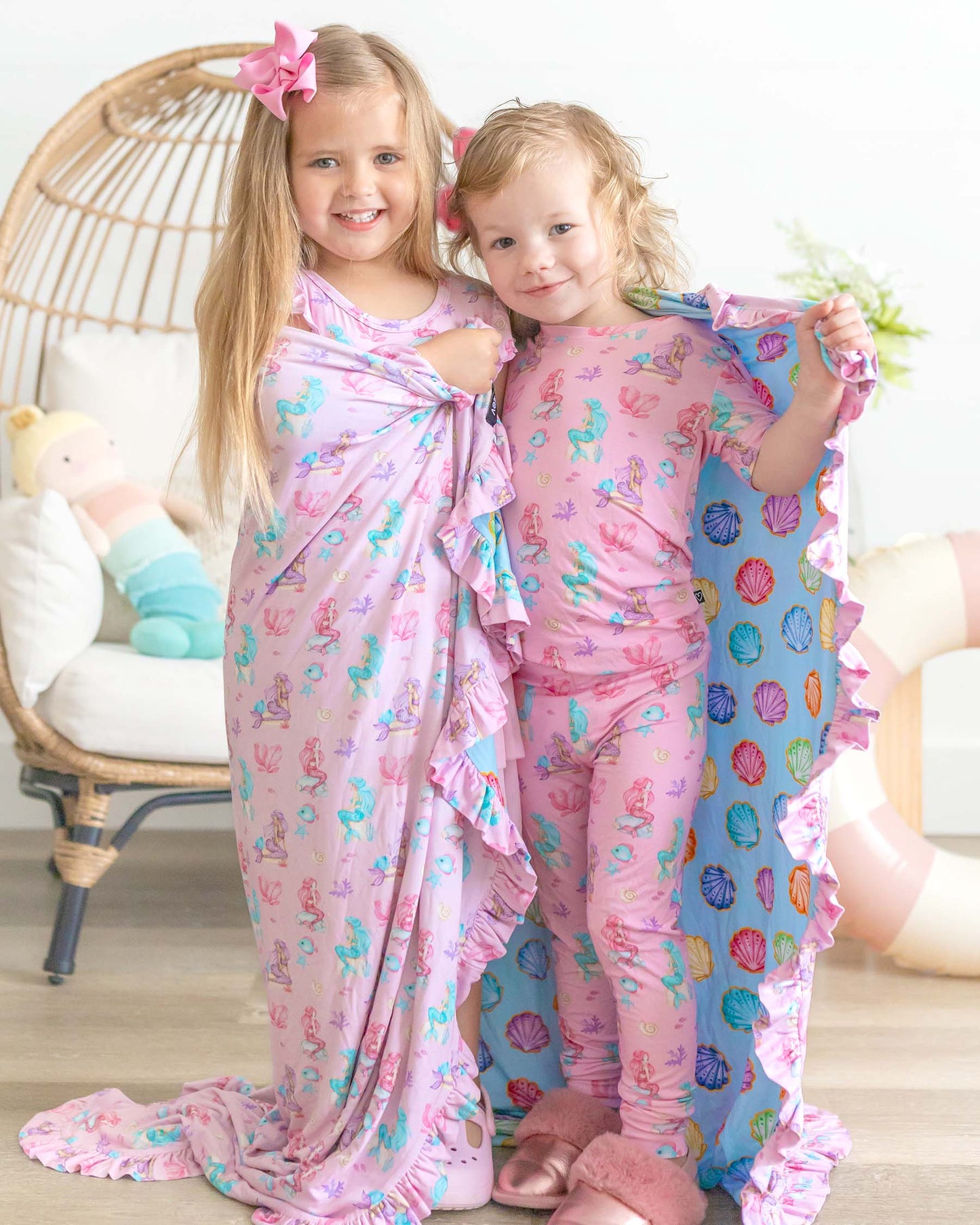 Ariella Ruffled Blanket
