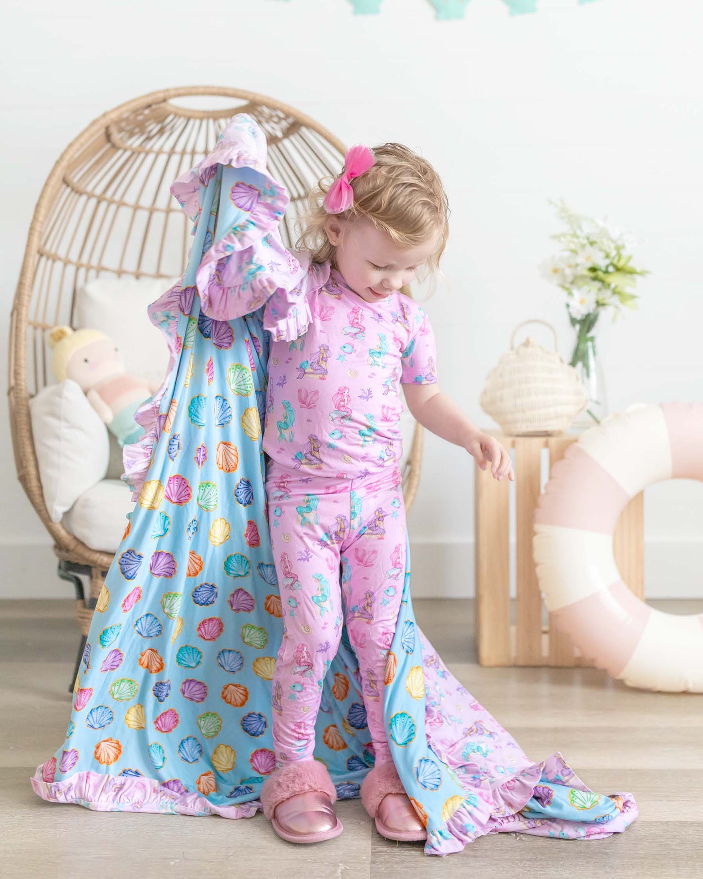 Ariella Ruffled Blanket